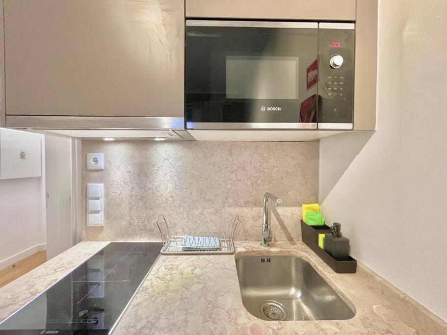 Vila Rosario 3 Studios With Patio By Homeful Homes Lisboa Ngoại thất bức ảnh