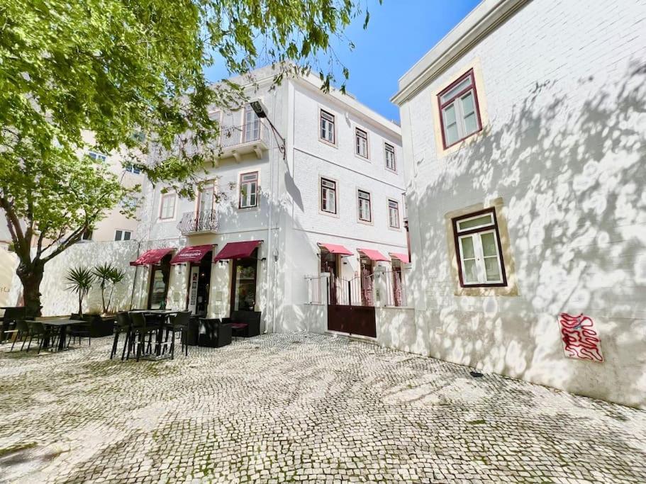 Vila Rosario 3 Studios With Patio By Homeful Homes Lisboa Ngoại thất bức ảnh